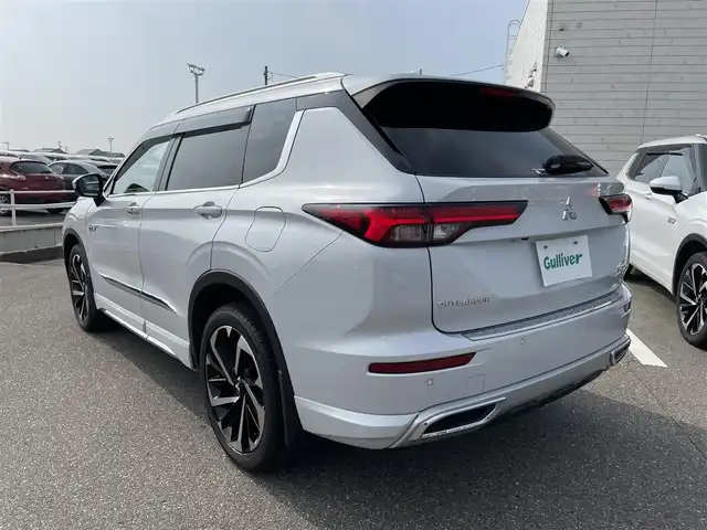 三菱 アウトランダー ＰＨＥＶ G 石川県 2022(令4)年 6.5万km ホワイトダイヤモンド 4WD/ワンオーナー/純正ナビ/フルセグTV/マイパイロット/LEDヘッドライト/レーダーブレーキ/ハーフレザーシート/シートヒーター/パワーバックドア/純正20インチAW/充電ケーブル/スマートキー/100V電源/保証書