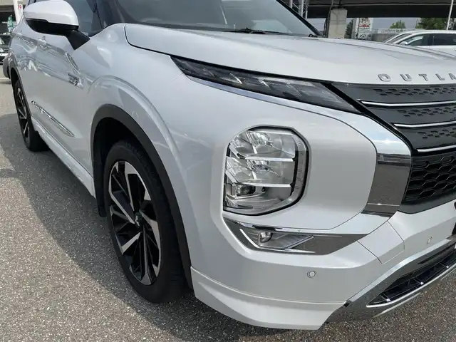 三菱 アウトランダー ＰＨＥＶ G 石川県 2022(令4)年 6.5万km ホワイトダイヤモンド 4WD/ワンオーナー/純正ナビ/フルセグTV/マイパイロット/LEDヘッドライト/レーダーブレーキ/ハーフレザーシート/シートヒーター/パワーバックドア/純正20インチAW/充電ケーブル/スマートキー/100V電源/保証書