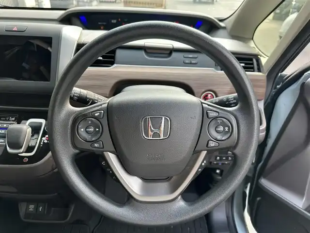 ホンダ フリード ハイブリット G 滋賀県 2024(令6)年 1.4万km フィヨルドミストパール 禁煙車/ホンダセンシング/・衝突被害軽減ブレーキ/・路外逸脱警報/・アダプティブクルーズコントロール/ビルトインETC/両側パワースライドドア/前席シートヒーター/LEDヘッドライト/スマートキー/プッシュスタート