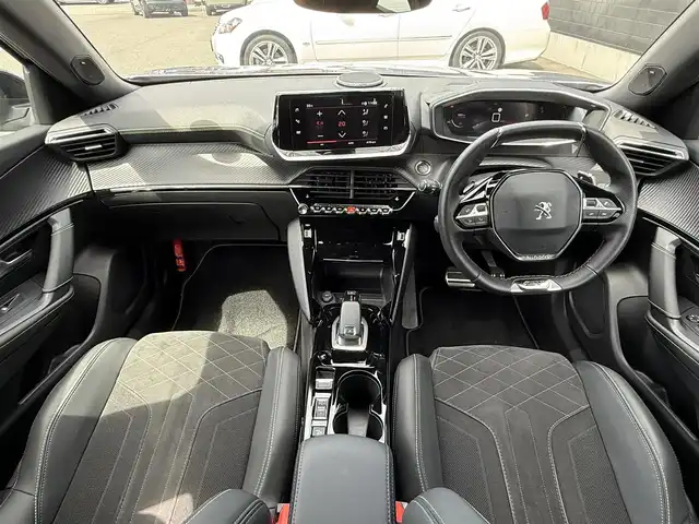 プジョー プジョー ２００８ GT 静岡県 2021(令3)年 2.7万km シルバー ワンオーナー/ハーフレザーシート/BSM/純正ディスプレイオーディオ/(Bluetooth/CarPlay)/360°カメラ/アダプティブクルーズコントロール/レーンキープアシスト/パーキングアシスト/シートヒーター/スマートキー/ETC/フロアマット/純正17インチアルミホイール/フロントフォグランプ/取説/スペアキー