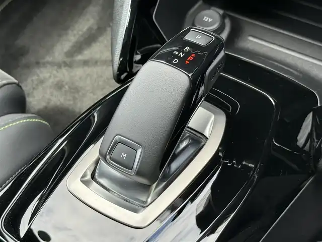 プジョー プジョー ２００８ GT 静岡県 2021(令3)年 2.7万km シルバー ワンオーナー/ハーフレザーシート/BSM/純正ディスプレイオーディオ/(Bluetooth/CarPlay)/360°カメラ/アダプティブクルーズコントロール/レーンキープアシスト/パーキングアシスト/シートヒーター/スマートキー/ETC/フロアマット/純正17インチアルミホイール/フロントフォグランプ/取説/スペアキー