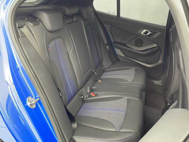 ＢＭＷ １１８ｄ 愛知県 2022(令4)年 2.5万km ミサノブルー /禁煙車//正規ディーラー車//純正HDDナビ//FM/AM/BT/Spotify//前後ドライブレコーダー//ワイヤレス充電//ハーフレザーシート//前席パワーシート/D席メモリ付き//ミラー型ETC//LEDオートライト//オートハイビーム//フォグランプ//ウェルカムライト//オートワイパー//電動パーキング//オートホールド//パワーバックドア//革巻きステアリング//ステアリングスイッチ//インテリジェントセーフティ//パーキングアシスト//後退アシスト//ブラインドスポットアシスト//正面衝突警報//車線逸脱警報//車線変更警報//アイドリングストップ//ACC//横滑り防止装置//プッシュスタート//MTモード付AT//Sport/Comfort/Ecopro/モード//トノカバー//純正フロアマット//ISOFIX//保証書/取扱説明書/スペアキーX2