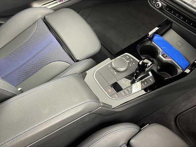 ＢＭＷ １１８ｄ 愛知県 2022(令4)年 2.5万km ミサノブルー /禁煙車//正規ディーラー車//純正HDDナビ//FM/AM/BT/Spotify//前後ドライブレコーダー//ワイヤレス充電//ハーフレザーシート//前席パワーシート/D席メモリ付き//ミラー型ETC//LEDオートライト//オートハイビーム//フォグランプ//ウェルカムライト//オートワイパー//電動パーキング//オートホールド//パワーバックドア//革巻きステアリング//ステアリングスイッチ//インテリジェントセーフティ//パーキングアシスト//後退アシスト//ブラインドスポットアシスト//正面衝突警報//車線逸脱警報//車線変更警報//アイドリングストップ//ACC//横滑り防止装置//プッシュスタート//MTモード付AT//Sport/Comfort/Ecopro/モード//トノカバー//純正フロアマット//ISOFIX//保証書/取扱説明書/スペアキーX2