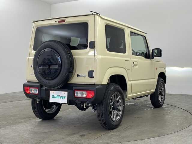 スズキ ジムニー XC 兵庫県 2025(令7)年 0.1千km シフォンアイボリーM ・登録済未使用車/・4WD/・スズキセーフティーサポート/・衝突軽減ブレーキ/・レーンキープアシスト/・前席シートヒーター/・背面タイヤ/・クルーズコントロール/・革巻きステアリング/・コーナーセンサー/・ＬＥＤヘッドライト/・フォグランプ/・オートライト/・ヒルディセントコントロール/・純正15インチアルミホイール/・スマートキー/・プッシュスタート/・ウィンカーミラー/・保証書/・取扱説明書