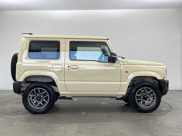 スズキ ジムニー XC 兵庫県 2025(令7)年 0.1千km シフォンアイボリーM ・登録済未使用車/・4WD/・スズキセーフティーサポート/・衝突軽減ブレーキ/・レーンキープアシスト/・前席シートヒーター/・背面タイヤ/・クルーズコントロール/・革巻きステアリング/・コーナーセンサー/・ＬＥＤヘッドライト/・フォグランプ/・オートライト/・ヒルディセントコントロール/・純正15インチアルミホイール/・スマートキー/・プッシュスタート/・ウィンカーミラー/・保証書/・取扱説明書