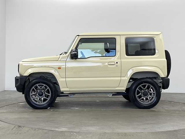 スズキ ジムニー XC 兵庫県 2025(令7)年 0.1千km シフォンアイボリーM ・登録済未使用車/・4WD/・スズキセーフティーサポート/・衝突軽減ブレーキ/・レーンキープアシスト/・前席シートヒーター/・背面タイヤ/・クルーズコントロール/・革巻きステアリング/・コーナーセンサー/・ＬＥＤヘッドライト/・フォグランプ/・オートライト/・ヒルディセントコントロール/・純正15インチアルミホイール/・スマートキー/・プッシュスタート/・ウィンカーミラー/・保証書/・取扱説明書