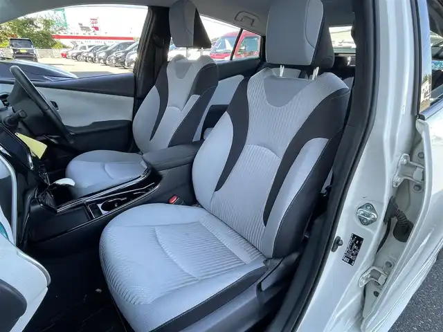 トヨタ プリウス A 青森県 2019(平31)年 8.9万km ホワイトパールクリスタルシャイン ワンオーナー/純正ナビ/BT/DVD/CD//純正アルミホイール/純正フロアマットクルーズコントロール/プッシュスタート/ETC2.0/バックカメラ/アイドリングストップ/クルーズコントロール/モデリスタエアロ/レーンアシスタント/コーナーセンサー/パワーシートD席/オートマチックハイビーム