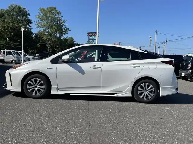 トヨタ プリウス A 青森県 2019(平31)年 8.9万km ホワイトパールクリスタルシャイン ワンオーナー/純正ナビ/BT/DVD/CD//純正アルミホイール/純正フロアマットクルーズコントロール/プッシュスタート/ETC2.0/バックカメラ/アイドリングストップ/クルーズコントロール/モデリスタエアロ/レーンアシスタント/コーナーセンサー/パワーシートD席/オートマチックハイビーム