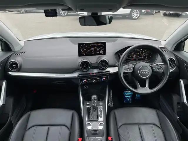 アウディ Ｑ２ 1．0 TFSI スポーツ 山梨県 2017(平29)年 1.6万km パール バーチャルコックピット　/黒皮/シートＨ　/純正ＭＭＩナビ　/フルセグＴＶ　/Ｂｌｕｅｔｏｏｔｈ　/Ｂカメラ　/ドラレコ前後　/ＡＣＣ　/ＬＫＡ　/Ａｕｄｉプレセンス　/Audisideassist/電動リアゲート