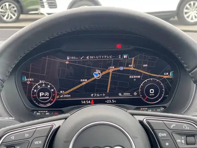 アウディ Ｑ２ 1．0 TFSI スポーツ 山梨県 2017(平29)年 1.6万km パール バーチャルコックピット　/黒皮/シートＨ　/純正ＭＭＩナビ　/フルセグＴＶ　/Ｂｌｕｅｔｏｏｔｈ　/Ｂカメラ　/ドラレコ前後　/ＡＣＣ　/ＬＫＡ　/Ａｕｄｉプレセンス　/Audisideassist/電動リアゲート