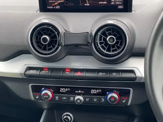 アウディ Ｑ２ 1．0 TFSI スポーツ 山梨県 2017(平29)年 1.6万km パール バーチャルコックピット　/黒皮/シートＨ　/純正ＭＭＩナビ　/フルセグＴＶ　/Ｂｌｕｅｔｏｏｔｈ　/Ｂカメラ　/ドラレコ前後　/ＡＣＣ　/ＬＫＡ　/Ａｕｄｉプレセンス　/Audisideassist/電動リアゲート