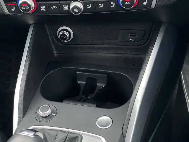 アウディ Ｑ２ 1．0 TFSI スポーツ 山梨県 2017(平29)年 1.6万km パール バーチャルコックピット　/黒皮/シートＨ　/純正ＭＭＩナビ　/フルセグＴＶ　/Ｂｌｕｅｔｏｏｔｈ　/Ｂカメラ　/ドラレコ前後　/ＡＣＣ　/ＬＫＡ　/Ａｕｄｉプレセンス　/Audisideassist/電動リアゲート
