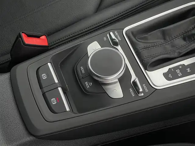 アウディ Ｑ２ 1．0 TFSI スポーツ 山梨県 2017(平29)年 1.6万km パール バーチャルコックピット　/黒皮/シートＨ　/純正ＭＭＩナビ　/フルセグＴＶ　/Ｂｌｕｅｔｏｏｔｈ　/Ｂカメラ　/ドラレコ前後　/ＡＣＣ　/ＬＫＡ　/Ａｕｄｉプレセンス　/Audisideassist/電動リアゲート