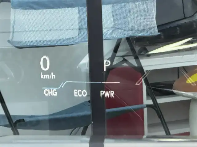 レクサス ＥＳ 300h バージョンL 香川県 2024(令6)年 0.4万km ソニックチタニウム 登録時走行距離：3661km/メーカー純正ナビ/　BT　フルセグTV/全方位カメラ/サンルーフ/ヘーゼル色レザーシート/全席シートヒーター/前席シートベンチレーション/前席パワーシート/前席シートポジションメモリ/Lexus Safety System ＋/　プリクラッシュセーフティシステム/　レーダークルーズコントロール/　レーントレーシングアシスト/ブラインドスポットモニター/ヘッドアップディスプレイ/クリアランスソナー/オートハイビーム/LEDヘッドライト/オートライト/フォグランプ/オートホールド機能付き電子パーキングブレーキ/MTモード付AT/パドルシフト/ステアリングヒーター/ステアリングスイッチ/木目革巻きコンビステアリング/リアサンシェード/横滑り防止装置/AC100V充電/ビルトインETC2.0/デジタルインナーミラー/リアサンシェード/トランクスルー/プッシュスタート/スマートキー