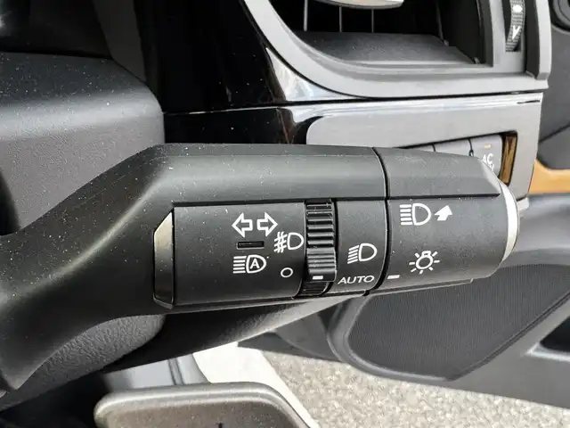 レクサス ＥＳ 300h バージョンL 香川県 2024(令6)年 0.4万km ソニックチタニウム 登録時走行距離：3661km/メーカー純正ナビ/　BT　フルセグTV/全方位カメラ/サンルーフ/ヘーゼル色レザーシート/全席シートヒーター/前席シートベンチレーション/前席パワーシート/前席シートポジションメモリ/Lexus Safety System ＋/　プリクラッシュセーフティシステム/　レーダークルーズコントロール/　レーントレーシングアシスト/ブラインドスポットモニター/ヘッドアップディスプレイ/クリアランスソナー/オートハイビーム/LEDヘッドライト/オートライト/フォグランプ/オートホールド機能付き電子パーキングブレーキ/MTモード付AT/パドルシフト/ステアリングヒーター/ステアリングスイッチ/木目革巻きコンビステアリング/リアサンシェード/横滑り防止装置/AC100V充電/ビルトインETC2.0/デジタルインナーミラー/リアサンシェード/トランクスルー/プッシュスタート/スマートキー