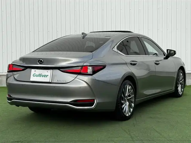 レクサス ＥＳ 300h バージョンL 香川県 2024(令6)年 0.4万km ソニックチタニウム 登録時走行距離：3661km/メーカー純正ナビ/　BT　フルセグTV/全方位カメラ/サンルーフ/ヘーゼル色レザーシート/全席シートヒーター/前席シートベンチレーション/前席パワーシート/前席シートポジションメモリ/Lexus Safety System ＋/　プリクラッシュセーフティシステム/　レーダークルーズコントロール/　レーントレーシングアシスト/ブラインドスポットモニター/ヘッドアップディスプレイ/クリアランスソナー/オートハイビーム/LEDヘッドライト/オートライト/フォグランプ/オートホールド機能付き電子パーキングブレーキ/MTモード付AT/パドルシフト/ステアリングヒーター/ステアリングスイッチ/木目革巻きコンビステアリング/リアサンシェード/横滑り防止装置/AC100V充電/ビルトインETC2.0/デジタルインナーミラー/リアサンシェード/トランクスルー/プッシュスタート/スマートキー