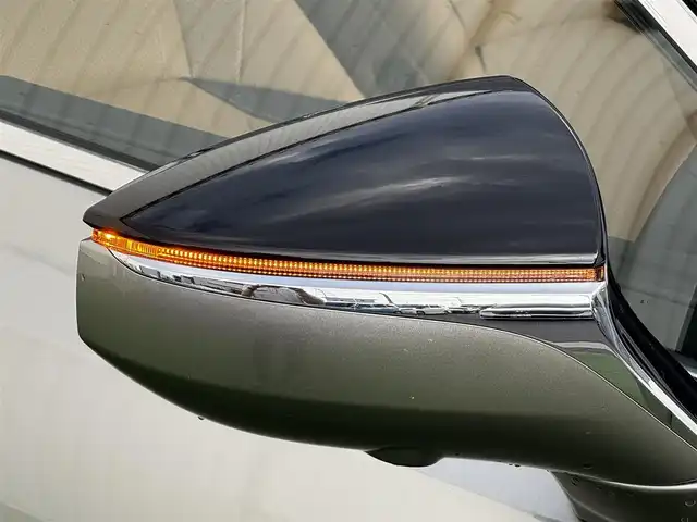 レクサス ＥＳ 300h バージョンL 香川県 2024(令6)年 0.4万km ソニックチタニウム 登録時走行距離：3661km/メーカー純正ナビ/　BT　フルセグTV/全方位カメラ/サンルーフ/ヘーゼル色レザーシート/全席シートヒーター/前席シートベンチレーション/前席パワーシート/前席シートポジションメモリ/Lexus Safety System ＋/　プリクラッシュセーフティシステム/　レーダークルーズコントロール/　レーントレーシングアシスト/ブラインドスポットモニター/ヘッドアップディスプレイ/クリアランスソナー/オートハイビーム/LEDヘッドライト/オートライト/フォグランプ/オートホールド機能付き電子パーキングブレーキ/MTモード付AT/パドルシフト/ステアリングヒーター/ステアリングスイッチ/木目革巻きコンビステアリング/リアサンシェード/横滑り防止装置/AC100V充電/ビルトインETC2.0/デジタルインナーミラー/リアサンシェード/トランクスルー/プッシュスタート/スマートキー