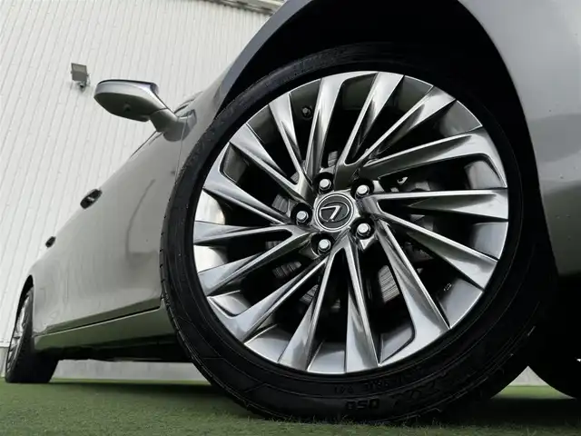 レクサス ＥＳ 300h バージョンL 香川県 2024(令6)年 0.4万km ソニックチタニウム 登録時走行距離：3661km/メーカー純正ナビ/　BT　フルセグTV/全方位カメラ/サンルーフ/ヘーゼル色レザーシート/全席シートヒーター/前席シートベンチレーション/前席パワーシート/前席シートポジションメモリ/Lexus Safety System ＋/　プリクラッシュセーフティシステム/　レーダークルーズコントロール/　レーントレーシングアシスト/ブラインドスポットモニター/ヘッドアップディスプレイ/クリアランスソナー/オートハイビーム/LEDヘッドライト/オートライト/フォグランプ/オートホールド機能付き電子パーキングブレーキ/MTモード付AT/パドルシフト/ステアリングヒーター/ステアリングスイッチ/木目革巻きコンビステアリング/リアサンシェード/横滑り防止装置/AC100V充電/ビルトインETC2.0/デジタルインナーミラー/リアサンシェード/トランクスルー/プッシュスタート/スマートキー