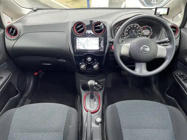 日産 ノート X DIG－S 愛知県 2012(平24)年 7.9万km ブリリアントホワイトパール (株)IDOMが運営する【じしゃロン名古屋鳴海店】の自社ローン専用車両になりますこちらは現金またはオートローンご利用時の価格です。自社ローンご希望の方は別途その旨お申付け下さい/社外ナビ/テレビ/Blutooth/バックカメラ/ETC/プッシュスタート/純正16インチAW