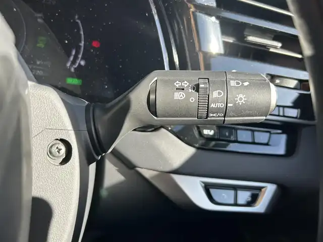 レクサス ＲＸ 450h+ バージョンL 愛知県 2023(令5)年 1.6万km グラファイトブラックガラスフレーク 開閉式サンルーフ/ルーフレール/置くだけ充電/純正ディスプレイオーディオ/パノラミックビューモニター/レクサスセーフティー/・プリクラッシュセーフティ/・レーンディパーチャーアラート/・レーントレーシングアシスト/・レーンチェンジアシスト/・レーダークルーズコントロール/・ブレードスキャンアダプティブハイビームシステム/・ロードサインアシスト/・発進遅れ告知機能/・ドライバー異常時対応システム/・ドライバーモニター連携/・フロントクロストラフィッ・アラー/・プロアクティブドライビングアシスト/レクサスチームメイト/・Advanced Drive/・Advanced Park/ヘッドアップディスプレイ/ブラインドスポットモニター/パワーシート/シートヒーター全席/シートクーラー全席/ステアリングヒーター/パドルシフト/電動リアゲード/純正フロアマット/デジタルインナーミラー/ETC2.0/AC100V/オートライト/純正LEDライト