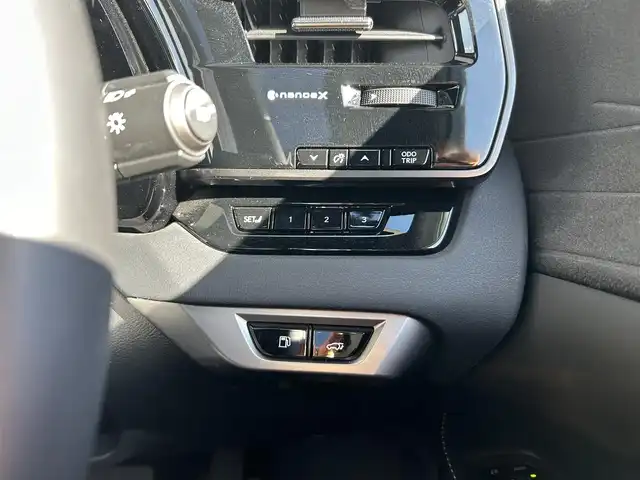 レクサス ＲＸ 450h+ バージョンL 愛知県 2023(令5)年 1.6万km グラファイトブラックガラスフレーク 開閉式サンルーフ/ルーフレール/置くだけ充電/純正ディスプレイオーディオ/パノラミックビューモニター/レクサスセーフティー/・プリクラッシュセーフティ/・レーンディパーチャーアラート/・レーントレーシングアシスト/・レーンチェンジアシスト/・レーダークルーズコントロール/・ブレードスキャンアダプティブハイビームシステム/・ロードサインアシスト/・発進遅れ告知機能/・ドライバー異常時対応システム/・ドライバーモニター連携/・フロントクロストラフィッ・アラー/・プロアクティブドライビングアシスト/レクサスチームメイト/・Advanced Drive/・Advanced Park/ヘッドアップディスプレイ/ブラインドスポットモニター/パワーシート/シートヒーター全席/シートクーラー全席/ステアリングヒーター/パドルシフト/電動リアゲード/純正フロアマット/デジタルインナーミラー/ETC2.0/AC100V/オートライト/純正LEDライト