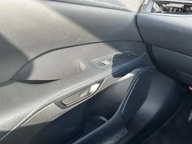 レクサス ＲＸ 450h+ バージョンL 愛知県 2023(令5)年 1.6万km グラファイトブラックガラスフレーク 開閉式サンルーフ/ルーフレール/置くだけ充電/純正ディスプレイオーディオ/パノラミックビューモニター/レクサスセーフティー/・プリクラッシュセーフティ/・レーンディパーチャーアラート/・レーントレーシングアシスト/・レーンチェンジアシスト/・レーダークルーズコントロール/・ブレードスキャンアダプティブハイビームシステム/・ロードサインアシスト/・発進遅れ告知機能/・ドライバー異常時対応システム/・ドライバーモニター連携/・フロントクロストラフィッ・アラー/・プロアクティブドライビングアシスト/レクサスチームメイト/・Advanced Drive/・Advanced Park/ヘッドアップディスプレイ/ブラインドスポットモニター/パワーシート/シートヒーター全席/シートクーラー全席/ステアリングヒーター/パドルシフト/電動リアゲード/純正フロアマット/デジタルインナーミラー/ETC2.0/AC100V/オートライト/純正LEDライト