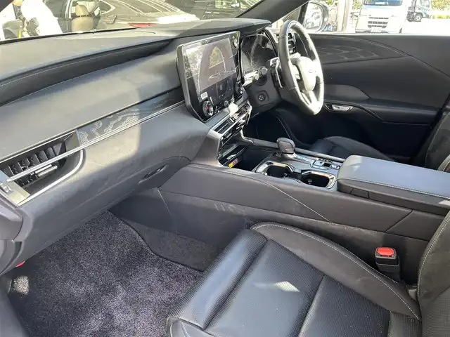 レクサス ＲＸ 450h+ バージョンL 愛知県 2023(令5)年 1.6万km グラファイトブラックガラスフレーク 開閉式サンルーフ/ルーフレール/置くだけ充電/純正ディスプレイオーディオ/パノラミックビューモニター/レクサスセーフティー/・プリクラッシュセーフティ/・レーンディパーチャーアラート/・レーントレーシングアシスト/・レーンチェンジアシスト/・レーダークルーズコントロール/・ブレードスキャンアダプティブハイビームシステム/・ロードサインアシスト/・発進遅れ告知機能/・ドライバー異常時対応システム/・ドライバーモニター連携/・フロントクロストラフィッ・アラー/・プロアクティブドライビングアシスト/レクサスチームメイト/・Advanced Drive/・Advanced Park/ヘッドアップディスプレイ/ブラインドスポットモニター/パワーシート/シートヒーター全席/シートクーラー全席/ステアリングヒーター/パドルシフト/電動リアゲード/純正フロアマット/デジタルインナーミラー/ETC2.0/AC100V/オートライト/純正LEDライト