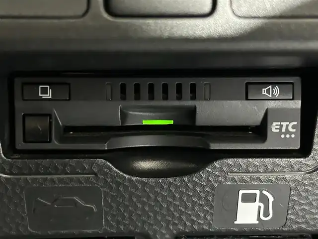 トヨタ ルーミー カスタムG 佐賀県 2020(令2)年 3.3万km ブラックマイカメタリック 純正9インチナビ　/フルセグTV/CD/DVD/Bluetooth/バックカメラ/衝突被害軽減システム/レーダークルーズコントロール/レーンアシスト/先行車発信お知らせ機能/ロードサインアシスト/オートライト/オートマチックハイビーム/LEDヘッドライト/フォグライト/電動パーキング/ブレーキホールド/クリアランスソナー/両側パワースライドドア/運転席・助手席シートヒーター/ＩＳＯＦＩＸ対応/シートバックテーブル/後席サンシェード/純正フロアマット/純正14インチアルミホイール/スマートキー/プッシュスタート