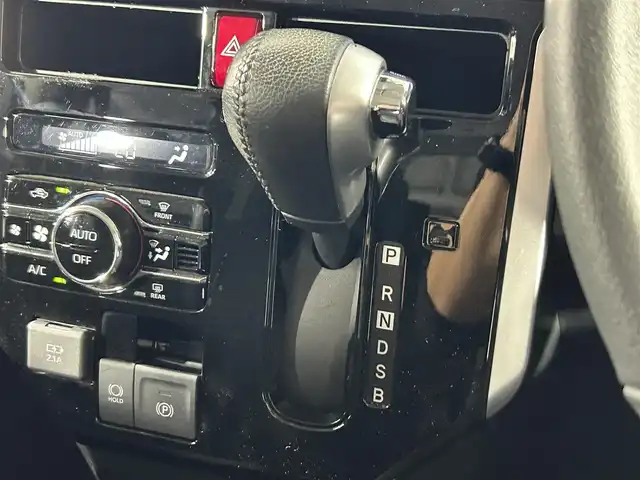 トヨタ ルーミー カスタムG 佐賀県 2020(令2)年 3.3万km ブラックマイカメタリック 純正9インチナビ　/フルセグTV/CD/DVD/Bluetooth/バックカメラ/衝突被害軽減システム/レーダークルーズコントロール/レーンアシスト/先行車発信お知らせ機能/ロードサインアシスト/オートライト/オートマチックハイビーム/LEDヘッドライト/フォグライト/電動パーキング/ブレーキホールド/クリアランスソナー/両側パワースライドドア/運転席・助手席シートヒーター/ＩＳＯＦＩＸ対応/シートバックテーブル/後席サンシェード/純正フロアマット/純正14インチアルミホイール/スマートキー/プッシュスタート