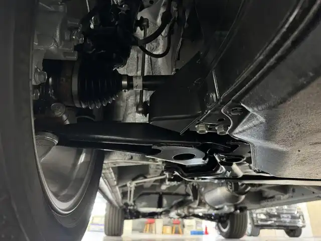 三菱 デリカＤ：５ シャモニー 三重県 2025(令7)年 0.1千km パールⅡ 登録済未使用車/ディーゼル・ターボ/フルタイム4WD/MTモード付インパネ8AT/アルパイン・11インチナビ『ビッグX』EX11NX/（CD/DVD/TV/SD/FM/AM/USB/Bluetooth/外部入力/HDMI/AppleCarPlay/AndroidAuto）/マルチアラウンドモニター/両側オートスライドドア/e-Assist/・衝突被害軽減ブレーキシステム/・車線逸脱警報システム/・レーダークルーズコントロールシステム/・オートハイビーム/・誤発進抑制機能（前進時）/・後側方車両検知警報システム（レーンチェンジアシスト機能付）［BSW/LCA］/・後退時交差車両検知警報システム［RCTA］/装備/・ハーフレザーシート/・キャプテンシート（7人乗り）/・シートヒーター（D/N）/・パワーシート（D6way）/・エレクトリックテールゲート（電動バックドア）/・左右独立オートエアコン/・後席クーラー＆ヒーター/・AC100V電源コンセント（100W）/・オートライト/・LED ヘッドランプ＋フロントフォグランプ/・パドルシフト/・オートワイパー/・純正18inAW/・プッシュスタート/・保/取/・スマートキーx2/・外装色『ホワイトダイヤモンド/ブラックマイカ（W85X42）』/など