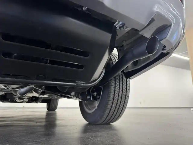 三菱 デリカＤ：５ シャモニー 三重県 2025(令7)年 0.1千km パールⅡ 登録済未使用車/ディーゼル・ターボ/フルタイム4WD/MTモード付インパネ8AT/アルパイン・11インチナビ『ビッグX』EX11NX/（CD/DVD/TV/SD/FM/AM/USB/Bluetooth/外部入力/HDMI/AppleCarPlay/AndroidAuto）/マルチアラウンドモニター/両側オートスライドドア/e-Assist/・衝突被害軽減ブレーキシステム/・車線逸脱警報システム/・レーダークルーズコントロールシステム/・オートハイビーム/・誤発進抑制機能（前進時）/・後側方車両検知警報システム（レーンチェンジアシスト機能付）［BSW/LCA］/・後退時交差車両検知警報システム［RCTA］/装備/・ハーフレザーシート/・キャプテンシート（7人乗り）/・シートヒーター（D/N）/・パワーシート（D6way）/・エレクトリックテールゲート（電動バックドア）/・左右独立オートエアコン/・後席クーラー＆ヒーター/・AC100V電源コンセント（100W）/・オートライト/・LED ヘッドランプ＋フロントフォグランプ/・パドルシフト/・オートワイパー/・純正18inAW/・プッシュスタート/・保/取/・スマートキーx2/・外装色『ホワイトダイヤモンド/ブラックマイカ（W85X42）』/など