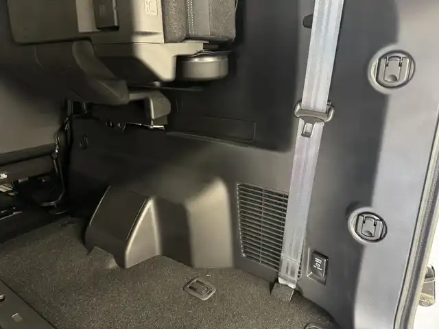 三菱 デリカＤ：５ シャモニー 三重県 2025(令7)年 0.1千km パールⅡ 登録済未使用車/ディーゼル・ターボ/フルタイム4WD/MTモード付インパネ8AT/アルパイン・11インチナビ『ビッグX』EX11NX/（CD/DVD/TV/SD/FM/AM/USB/Bluetooth/外部入力/HDMI/AppleCarPlay/AndroidAuto）/マルチアラウンドモニター/両側オートスライドドア/e-Assist/・衝突被害軽減ブレーキシステム/・車線逸脱警報システム/・レーダークルーズコントロールシステム/・オートハイビーム/・誤発進抑制機能（前進時）/・後側方車両検知警報システム（レーンチェンジアシスト機能付）［BSW/LCA］/・後退時交差車両検知警報システム［RCTA］/装備/・ハーフレザーシート/・キャプテンシート（7人乗り）/・シートヒーター（D/N）/・パワーシート（D6way）/・エレクトリックテールゲート（電動バックドア）/・左右独立オートエアコン/・後席クーラー＆ヒーター/・AC100V電源コンセント（100W）/・オートライト/・LED ヘッドランプ＋フロントフォグランプ/・パドルシフト/・オートワイパー/・純正18inAW/・プッシュスタート/・保/取/・スマートキーx2/・外装色『ホワイトダイヤモンド/ブラックマイカ（W85X42）』/など