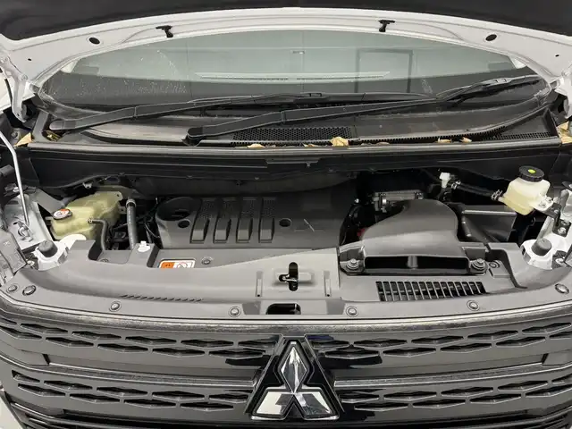 三菱 デリカＤ：５ シャモニー 三重県 2025(令7)年 0.1千km パールⅡ 登録済未使用車/ディーゼル・ターボ/フルタイム4WD/MTモード付インパネ8AT/アルパイン・11インチナビ『ビッグX』EX11NX/（CD/DVD/TV/SD/FM/AM/USB/Bluetooth/外部入力/HDMI/AppleCarPlay/AndroidAuto）/マルチアラウンドモニター/両側オートスライドドア/e-Assist/・衝突被害軽減ブレーキシステム/・車線逸脱警報システム/・レーダークルーズコントロールシステム/・オートハイビーム/・誤発進抑制機能（前進時）/・後側方車両検知警報システム（レーンチェンジアシスト機能付）［BSW/LCA］/・後退時交差車両検知警報システム［RCTA］/装備/・ハーフレザーシート/・キャプテンシート（7人乗り）/・シートヒーター（D/N）/・パワーシート（D6way）/・エレクトリックテールゲート（電動バックドア）/・左右独立オートエアコン/・後席クーラー＆ヒーター/・AC100V電源コンセント（100W）/・オートライト/・LED ヘッドランプ＋フロントフォグランプ/・パドルシフト/・オートワイパー/・純正18inAW/・プッシュスタート/・保/取/・スマートキーx2/・外装色『ホワイトダイヤモンド/ブラックマイカ（W85X42）』/など