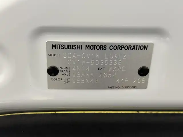 三菱 デリカＤ：５ シャモニー 三重県 2025(令7)年 0.1千km パールⅡ 登録済未使用車/ディーゼル・ターボ/フルタイム4WD/MTモード付インパネ8AT/アルパイン・11インチナビ『ビッグX』EX11NX/（CD/DVD/TV/SD/FM/AM/USB/Bluetooth/外部入力/HDMI/AppleCarPlay/AndroidAuto）/マルチアラウンドモニター/両側オートスライドドア/e-Assist/・衝突被害軽減ブレーキシステム/・車線逸脱警報システム/・レーダークルーズコントロールシステム/・オートハイビーム/・誤発進抑制機能（前進時）/・後側方車両検知警報システム（レーンチェンジアシスト機能付）［BSW/LCA］/・後退時交差車両検知警報システム［RCTA］/装備/・ハーフレザーシート/・キャプテンシート（7人乗り）/・シートヒーター（D/N）/・パワーシート（D6way）/・エレクトリックテールゲート（電動バックドア）/・左右独立オートエアコン/・後席クーラー＆ヒーター/・AC100V電源コンセント（100W）/・オートライト/・LED ヘッドランプ＋フロントフォグランプ/・パドルシフト/・オートワイパー/・純正18inAW/・プッシュスタート/・保/取/・スマートキーx2/・外装色『ホワイトダイヤモンド/ブラックマイカ（W85X42）』/など