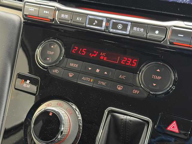 三菱 デリカＤ：５ シャモニー 三重県 2025(令7)年 0.1千km パールⅡ 登録済未使用車/ディーゼル・ターボ/フルタイム4WD/MTモード付インパネ8AT/アルパイン・11インチナビ『ビッグX』EX11NX/（CD/DVD/TV/SD/FM/AM/USB/Bluetooth/外部入力/HDMI/AppleCarPlay/AndroidAuto）/マルチアラウンドモニター/両側オートスライドドア/e-Assist/・衝突被害軽減ブレーキシステム/・車線逸脱警報システム/・レーダークルーズコントロールシステム/・オートハイビーム/・誤発進抑制機能（前進時）/・後側方車両検知警報システム（レーンチェンジアシスト機能付）［BSW/LCA］/・後退時交差車両検知警報システム［RCTA］/装備/・ハーフレザーシート/・キャプテンシート（7人乗り）/・シートヒーター（D/N）/・パワーシート（D6way）/・エレクトリックテールゲート（電動バックドア）/・左右独立オートエアコン/・後席クーラー＆ヒーター/・AC100V電源コンセント（100W）/・オートライト/・LED ヘッドランプ＋フロントフォグランプ/・パドルシフト/・オートワイパー/・純正18inAW/・プッシュスタート/・保/取/・スマートキーx2/・外装色『ホワイトダイヤモンド/ブラックマイカ（W85X42）』/など