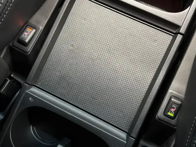 三菱 デリカＤ：５ シャモニー 三重県 2025(令7)年 0.1千km パールⅡ 登録済未使用車/ディーゼル・ターボ/フルタイム4WD/MTモード付インパネ8AT/アルパイン・11インチナビ『ビッグX』EX11NX/（CD/DVD/TV/SD/FM/AM/USB/Bluetooth/外部入力/HDMI/AppleCarPlay/AndroidAuto）/マルチアラウンドモニター/両側オートスライドドア/e-Assist/・衝突被害軽減ブレーキシステム/・車線逸脱警報システム/・レーダークルーズコントロールシステム/・オートハイビーム/・誤発進抑制機能（前進時）/・後側方車両検知警報システム（レーンチェンジアシスト機能付）［BSW/LCA］/・後退時交差車両検知警報システム［RCTA］/装備/・ハーフレザーシート/・キャプテンシート（7人乗り）/・シートヒーター（D/N）/・パワーシート（D6way）/・エレクトリックテールゲート（電動バックドア）/・左右独立オートエアコン/・後席クーラー＆ヒーター/・AC100V電源コンセント（100W）/・オートライト/・LED ヘッドランプ＋フロントフォグランプ/・パドルシフト/・オートワイパー/・純正18inAW/・プッシュスタート/・保/取/・スマートキーx2/・外装色『ホワイトダイヤモンド/ブラックマイカ（W85X42）』/など