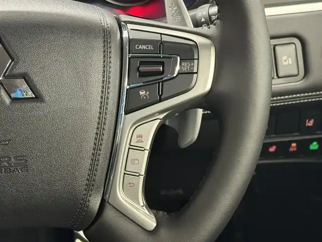 三菱 デリカＤ：５ シャモニー 三重県 2025(令7)年 0.1千km パールⅡ 登録済未使用車/ディーゼル・ターボ/フルタイム4WD/MTモード付インパネ8AT/アルパイン・11インチナビ『ビッグX』EX11NX/（CD/DVD/TV/SD/FM/AM/USB/Bluetooth/外部入力/HDMI/AppleCarPlay/AndroidAuto）/マルチアラウンドモニター/両側オートスライドドア/e-Assist/・衝突被害軽減ブレーキシステム/・車線逸脱警報システム/・レーダークルーズコントロールシステム/・オートハイビーム/・誤発進抑制機能（前進時）/・後側方車両検知警報システム（レーンチェンジアシスト機能付）［BSW/LCA］/・後退時交差車両検知警報システム［RCTA］/装備/・ハーフレザーシート/・キャプテンシート（7人乗り）/・シートヒーター（D/N）/・パワーシート（D6way）/・エレクトリックテールゲート（電動バックドア）/・左右独立オートエアコン/・後席クーラー＆ヒーター/・AC100V電源コンセント（100W）/・オートライト/・LED ヘッドランプ＋フロントフォグランプ/・パドルシフト/・オートワイパー/・純正18inAW/・プッシュスタート/・保/取/・スマートキーx2/・外装色『ホワイトダイヤモンド/ブラックマイカ（W85X42）』/など