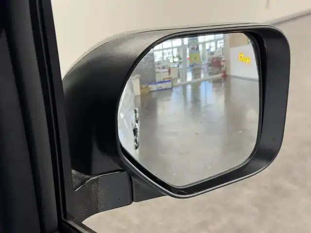 三菱 デリカＤ：５ シャモニー 三重県 2025(令7)年 0.1千km パールⅡ 登録済未使用車/ディーゼル・ターボ/フルタイム4WD/MTモード付インパネ8AT/アルパイン・11インチナビ『ビッグX』EX11NX/（CD/DVD/TV/SD/FM/AM/USB/Bluetooth/外部入力/HDMI/AppleCarPlay/AndroidAuto）/マルチアラウンドモニター/両側オートスライドドア/e-Assist/・衝突被害軽減ブレーキシステム/・車線逸脱警報システム/・レーダークルーズコントロールシステム/・オートハイビーム/・誤発進抑制機能（前進時）/・後側方車両検知警報システム（レーンチェンジアシスト機能付）［BSW/LCA］/・後退時交差車両検知警報システム［RCTA］/装備/・ハーフレザーシート/・キャプテンシート（7人乗り）/・シートヒーター（D/N）/・パワーシート（D6way）/・エレクトリックテールゲート（電動バックドア）/・左右独立オートエアコン/・後席クーラー＆ヒーター/・AC100V電源コンセント（100W）/・オートライト/・LED ヘッドランプ＋フロントフォグランプ/・パドルシフト/・オートワイパー/・純正18inAW/・プッシュスタート/・保/取/・スマートキーx2/・外装色『ホワイトダイヤモンド/ブラックマイカ（W85X42）』/など