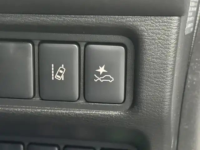 三菱 デリカＤ：５ シャモニー 三重県 2025(令7)年 0.1千km パールⅡ 登録済未使用車/ディーゼル・ターボ/フルタイム4WD/MTモード付インパネ8AT/アルパイン・11インチナビ『ビッグX』EX11NX/（CD/DVD/TV/SD/FM/AM/USB/Bluetooth/外部入力/HDMI/AppleCarPlay/AndroidAuto）/マルチアラウンドモニター/両側オートスライドドア/e-Assist/・衝突被害軽減ブレーキシステム/・車線逸脱警報システム/・レーダークルーズコントロールシステム/・オートハイビーム/・誤発進抑制機能（前進時）/・後側方車両検知警報システム（レーンチェンジアシスト機能付）［BSW/LCA］/・後退時交差車両検知警報システム［RCTA］/装備/・ハーフレザーシート/・キャプテンシート（7人乗り）/・シートヒーター（D/N）/・パワーシート（D6way）/・エレクトリックテールゲート（電動バックドア）/・左右独立オートエアコン/・後席クーラー＆ヒーター/・AC100V電源コンセント（100W）/・オートライト/・LED ヘッドランプ＋フロントフォグランプ/・パドルシフト/・オートワイパー/・純正18inAW/・プッシュスタート/・保/取/・スマートキーx2/・外装色『ホワイトダイヤモンド/ブラックマイカ（W85X42）』/など