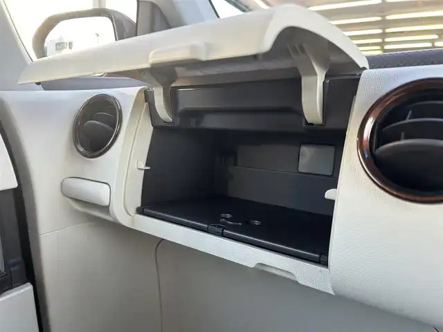 トヨタ ポルテ F アラモード トロワ 千葉県 2016(平28)年 8.7万km シトラスオレンジマイカメタリック 特別仕様車/・スマートエントリーパッケージ/・スーパーUVカットパッケージ/・IR（赤外線）カット機能付きフロントドアガラス/・オート格納機能付きドアミラー/SRSサイドエアバッグ（運転席・助手席）/SRSカーテンシールドエアバッグ（前後席）/ディスチャージヘッドランプ/Toyota Sefety Sense/・プリクラッシュセーフティ/・レーンディパーチャーアラート/・オートマチックハイビーム/純正SDナビ(NSZT-W66T)/・ラジオ/CD/DVD/Bluetooth/フルセグTV/バックカメラ/パワースライドドア/ビルトインETC/アイドリングストップ/先行車発進告知機能/EBD（電子制動力配分制御）付ABS/ブレーキアシスト/横滑り制御機能(VSC)/タイヤ空転抑制機能（TRC）/ドライブスタートコントロール/ヒルスタートアシストコントロール/純正フロアマット/取扱説明書/保証書