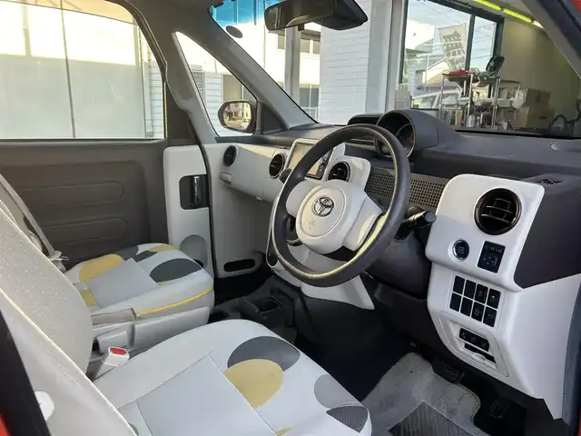 トヨタ ポルテ F アラモード トロワ 千葉県 2016(平28)年 8.7万km シトラスオレンジマイカメタリック 特別仕様車/・スマートエントリーパッケージ/・スーパーUVカットパッケージ/・IR（赤外線）カット機能付きフロントドアガラス/・オート格納機能付きドアミラー/SRSサイドエアバッグ（運転席・助手席）/SRSカーテンシールドエアバッグ（前後席）/ディスチャージヘッドランプ/Toyota Sefety Sense/・プリクラッシュセーフティ/・レーンディパーチャーアラート/・オートマチックハイビーム/純正SDナビ(NSZT-W66T)/・ラジオ/CD/DVD/Bluetooth/フルセグTV/バックカメラ/パワースライドドア/ビルトインETC/アイドリングストップ/先行車発進告知機能/EBD（電子制動力配分制御）付ABS/ブレーキアシスト/横滑り制御機能(VSC)/タイヤ空転抑制機能（TRC）/ドライブスタートコントロール/ヒルスタートアシストコントロール/純正フロアマット/取扱説明書/保証書