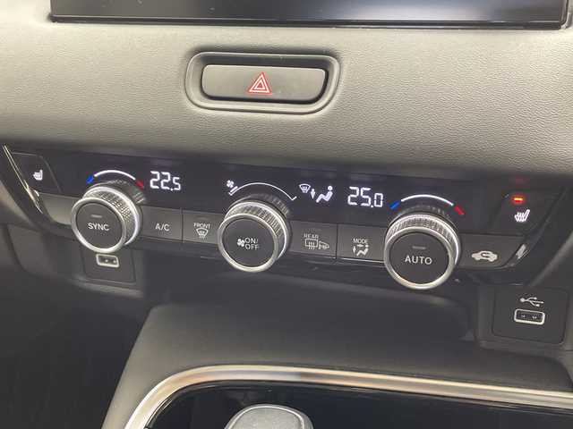 ホンダ ヴェゼル ハイブリッド e:HEV Z 千葉県 2021(令3)年 2.9万km プラチナホワイトパール ホンダコネクトナビ/　Bluetooth/フルセグTV/　Apple car play/Android Auto/ホンダセンシング/レーダークルーズコントロール/レーンキープアシスト/衝突軽減ブレーキ/クリアランスソナー/ブラインドスポットモニター/先行車発進警報/標識認識機能/ダウンヒルアシスト/電動パーキング/オートホールド/オートハイビーム/ハーフレザーシート/前席シートヒーター/ステアリングヒーター/ワイヤレス充電/パワーバックドア/ビルトインETC2.0/前後ドラレコ/LEDライト/フォグランプ/パドルシフト/フロアマット/ドアバイザー/トノカバー