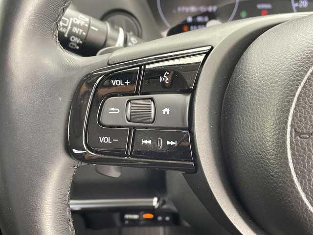 ホンダ ヴェゼル ハイブリッド e:HEV Z 千葉県 2021(令3)年 2.9万km プラチナホワイトパール ホンダコネクトナビ/　Bluetooth/フルセグTV/　Apple car play/Android Auto/ホンダセンシング/レーダークルーズコントロール/レーンキープアシスト/衝突軽減ブレーキ/クリアランスソナー/ブラインドスポットモニター/先行車発進警報/標識認識機能/ダウンヒルアシスト/電動パーキング/オートホールド/オートハイビーム/ハーフレザーシート/前席シートヒーター/ステアリングヒーター/ワイヤレス充電/パワーバックドア/ビルトインETC2.0/前後ドラレコ/LEDライト/フォグランプ/パドルシフト/フロアマット/ドアバイザー/トノカバー