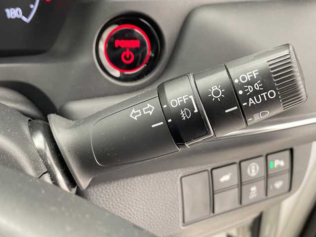 ホンダ ヴェゼル ハイブリッド e:HEV Z 千葉県 2021(令3)年 2.9万km プラチナホワイトパール ホンダコネクトナビ/　Bluetooth/フルセグTV/　Apple car play/Android Auto/ホンダセンシング/レーダークルーズコントロール/レーンキープアシスト/衝突軽減ブレーキ/クリアランスソナー/ブラインドスポットモニター/先行車発進警報/標識認識機能/ダウンヒルアシスト/電動パーキング/オートホールド/オートハイビーム/ハーフレザーシート/前席シートヒーター/ステアリングヒーター/ワイヤレス充電/パワーバックドア/ビルトインETC2.0/前後ドラレコ/LEDライト/フォグランプ/パドルシフト/フロアマット/ドアバイザー/トノカバー