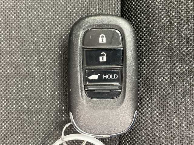 ホンダ ヴェゼル ハイブリッド e:HEV Z 千葉県 2021(令3)年 2.9万km プラチナホワイトパール ホンダコネクトナビ/　Bluetooth/フルセグTV/　Apple car play/Android Auto/ホンダセンシング/レーダークルーズコントロール/レーンキープアシスト/衝突軽減ブレーキ/クリアランスソナー/ブラインドスポットモニター/先行車発進警報/標識認識機能/ダウンヒルアシスト/電動パーキング/オートホールド/オートハイビーム/ハーフレザーシート/前席シートヒーター/ステアリングヒーター/ワイヤレス充電/パワーバックドア/ビルトインETC2.0/前後ドラレコ/LEDライト/フォグランプ/パドルシフト/フロアマット/ドアバイザー/トノカバー