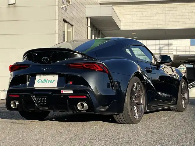 トヨタ スープラ RZ 広島県 2023(令5)年 0.8万km ブラックメタリック ワンオーナー/フルエアロ/レッドキャリパー/純正ナビ（AM/FM/フルセグTV/Bluetooth）/バックカメラ/ETC/ドライブレコーダー/JBLプレミアムサウンド/ハーフレザーシート（ブラック×レッド）/・パワーシート（メモリー機能付き）/・シートヒーター/Toyota Supra Safety/・衝突被害軽減ブレーキ/・車線逸脱警報（操舵支援付き）/・ブラインドスポットモニター/レーダークルーズコントロール/コーナーセンサー/スペアキー