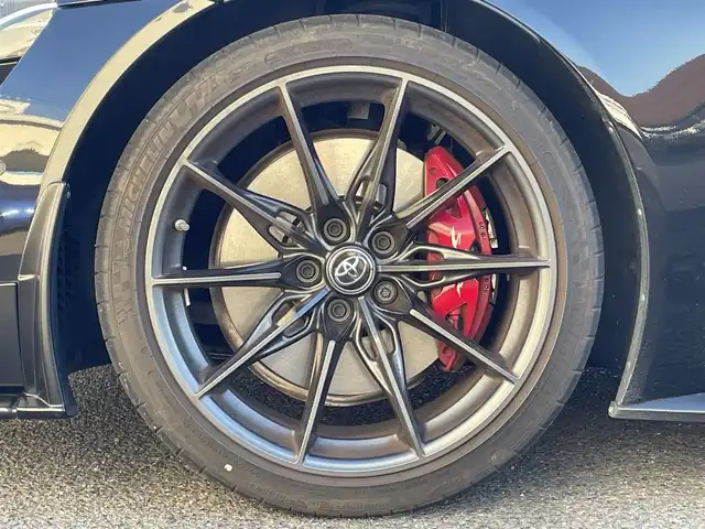 トヨタ スープラ RZ 広島県 2023(令5)年 0.8万km ブラックメタリック ワンオーナー/フルエアロ/レッドキャリパー/純正ナビ（AM/FM/フルセグTV/Bluetooth）/バックカメラ/ETC/ドライブレコーダー/JBLプレミアムサウンド/ハーフレザーシート（ブラック×レッド）/・パワーシート（メモリー機能付き）/・シートヒーター/Toyota Supra Safety/・衝突被害軽減ブレーキ/・車線逸脱警報（操舵支援付き）/・ブラインドスポットモニター/レーダークルーズコントロール/コーナーセンサー/スペアキー