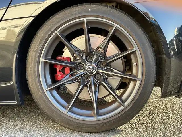 トヨタ スープラ RZ 広島県 2023(令5)年 0.8万km ブラックメタリック ワンオーナー/フルエアロ/レッドキャリパー/純正ナビ（AM/FM/フルセグTV/Bluetooth）/バックカメラ/ETC/ドライブレコーダー/JBLプレミアムサウンド/ハーフレザーシート（ブラック×レッド）/・パワーシート（メモリー機能付き）/・シートヒーター/Toyota Supra Safety/・衝突被害軽減ブレーキ/・車線逸脱警報（操舵支援付き）/・ブラインドスポットモニター/レーダークルーズコントロール/コーナーセンサー/スペアキー