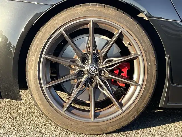 トヨタ スープラ RZ 広島県 2023(令5)年 0.8万km ブラックメタリック ワンオーナー/フルエアロ/レッドキャリパー/純正ナビ（AM/FM/フルセグTV/Bluetooth）/バックカメラ/ETC/ドライブレコーダー/JBLプレミアムサウンド/ハーフレザーシート（ブラック×レッド）/・パワーシート（メモリー機能付き）/・シートヒーター/Toyota Supra Safety/・衝突被害軽減ブレーキ/・車線逸脱警報（操舵支援付き）/・ブラインドスポットモニター/レーダークルーズコントロール/コーナーセンサー/スペアキー