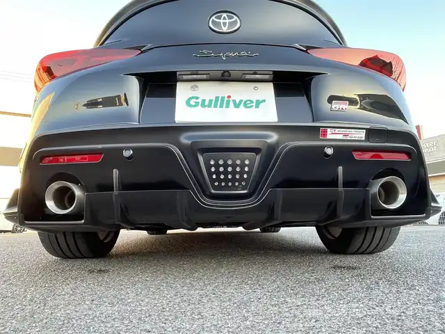 トヨタ スープラ RZ 広島県 2023(令5)年 0.8万km ブラックメタリック ワンオーナー/フルエアロ/レッドキャリパー/純正ナビ（AM/FM/フルセグTV/Bluetooth）/バックカメラ/ETC/ドライブレコーダー/JBLプレミアムサウンド/ハーフレザーシート（ブラック×レッド）/・パワーシート（メモリー機能付き）/・シートヒーター/Toyota Supra Safety/・衝突被害軽減ブレーキ/・車線逸脱警報（操舵支援付き）/・ブラインドスポットモニター/レーダークルーズコントロール/コーナーセンサー/スペアキー